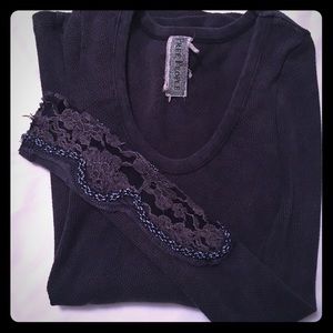 Thermal with lace wrist detail