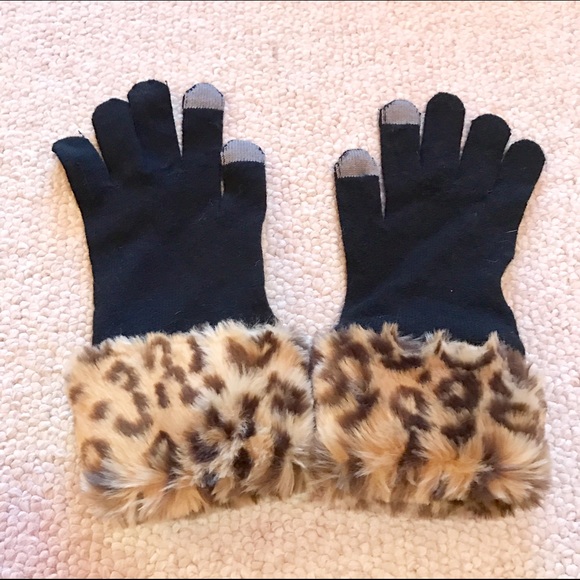 Gloves with Leopard Cuffs & Smartphone Fingers