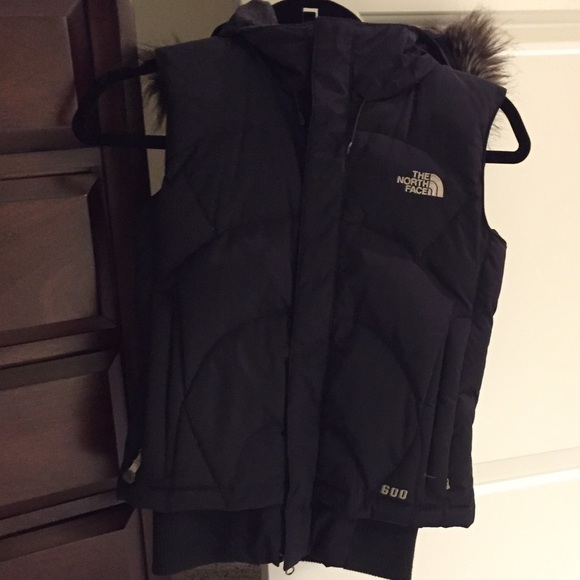 NorthFace (authentic) XS vest w/removable fur hood