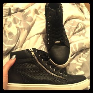 Size 10 Steve Madden High Top Sneakers.