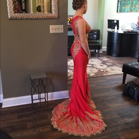 Dresses & Skirts - Red prom dress