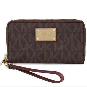 Michael Kors jet set large smart phone wristlet