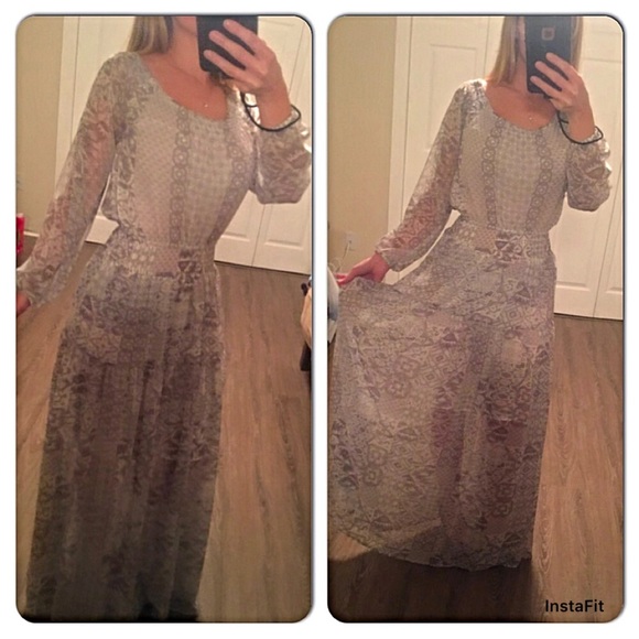 Gorgeous long sleeve grey pattern maxi dress - Picture 3 of 4