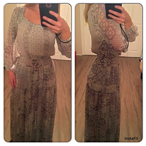 Gorgeous long sleeve grey pattern maxi dress - Picture 4 of 4