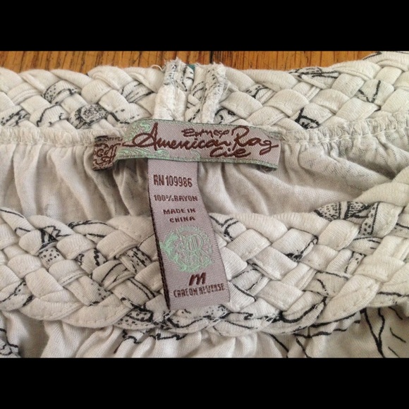 Medium American Rag flowered blouse - Picture 2 of 2