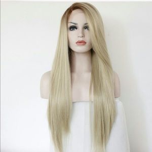 24 inch lace front wig blonde.     Make an offer!