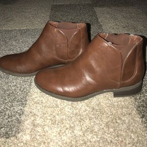 Unisa Ankle Booties