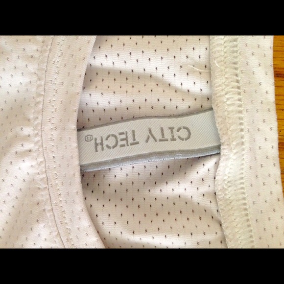 Medium City Tech workout tank top - Picture 2 of 2