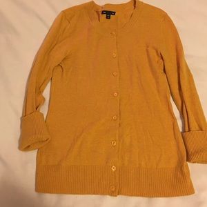 Mustard yellow 3/4 sleeve sweater