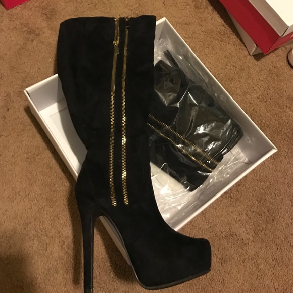 NWT Just fab boots