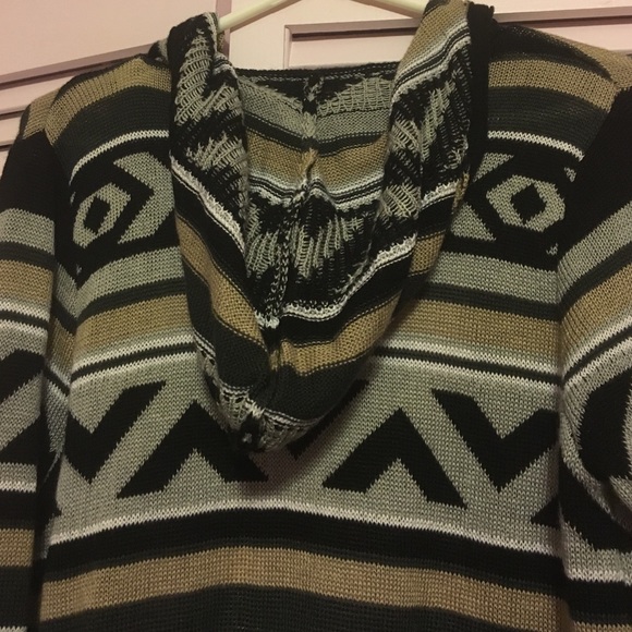 Aztec Design Cardigan - Picture 3 of 3