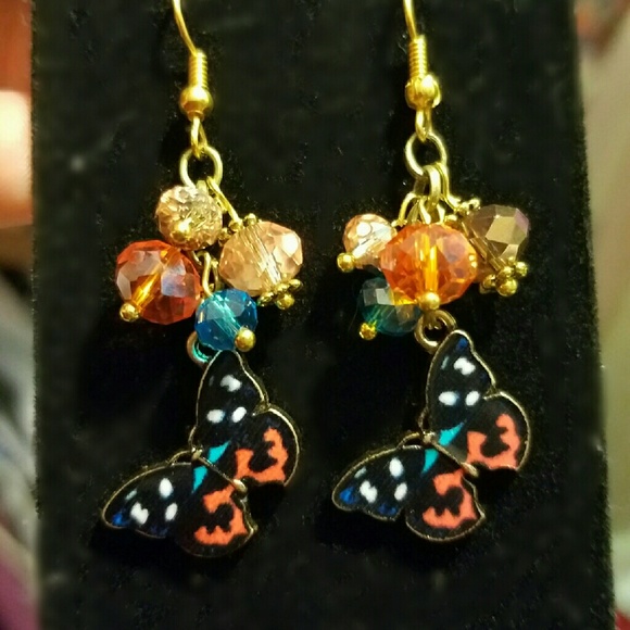 Handmade artisan butterfly crystal dangle earrings - Picture 2 of 2