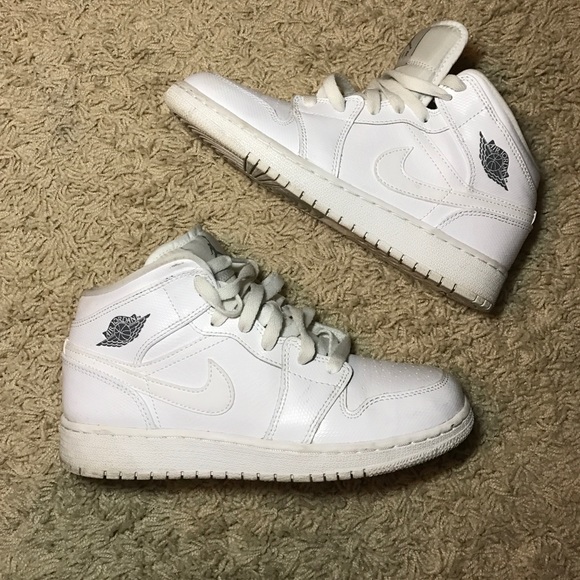 Air Jordan 1 All White Mids - Picture 1 of 4
