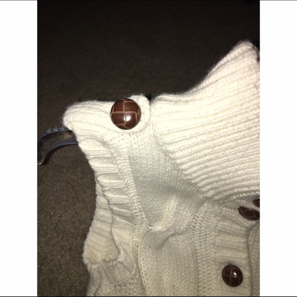 Long off-white belted sweater vest - keep warm! - Picture 3 of 4