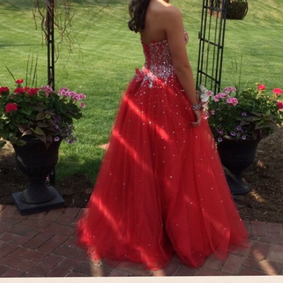 Red prom dress. Mori lee