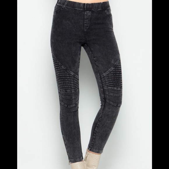 Black Detailed Jeggings