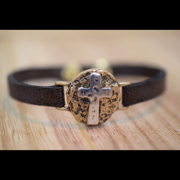 BROWN LEATHER BRACELET WITH SILVER/GOLD CROSS❤