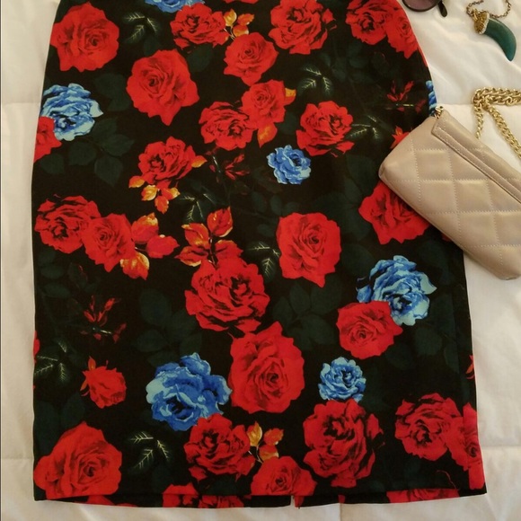 Vince Camuto red floral pencil skirt