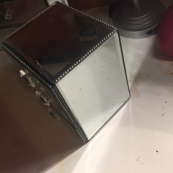 Small three compartment jewelry organizer - Picture 2 of 3