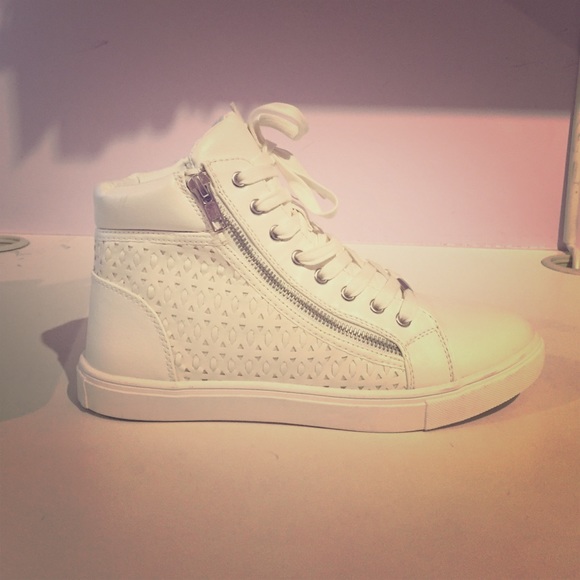 NEVER WORN STEVE MADDEN EIRIS HIGH-TOPS SIZE 9