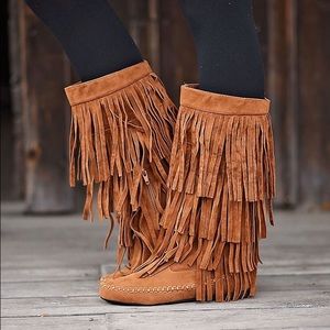 Fringe boots