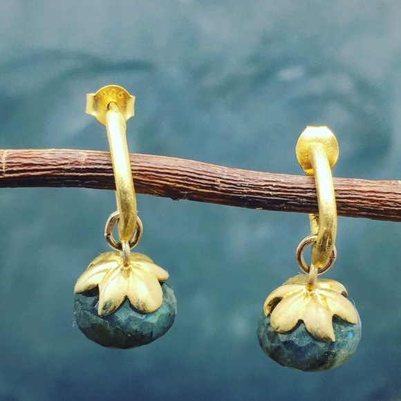 Host Pick Stunning Labradorite earrings - Picture 4 of 4