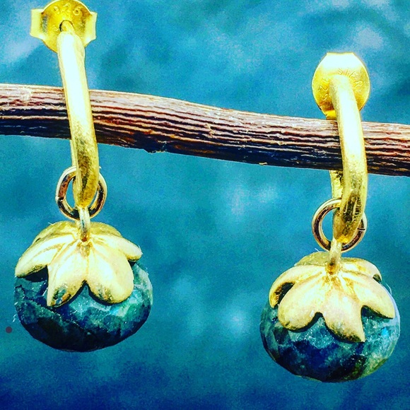 Host Pick Stunning Labradorite earrings - Picture 2 of 4