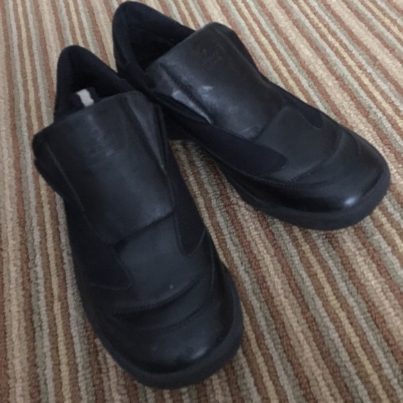 Gucci slip on sneakers- size 6.5
