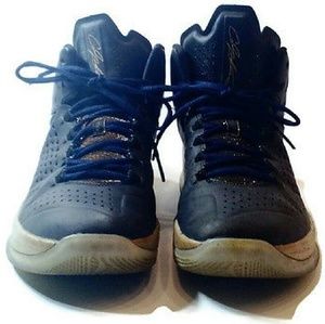 Nike Air Jordan MeloM11 Black/Gold RARE 716227-012