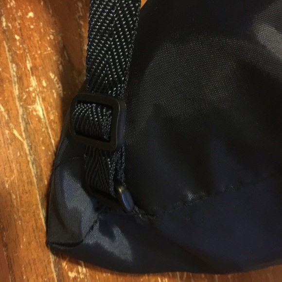 FREE Sketchers string bag with adjustable strings - Picture 3 of 4