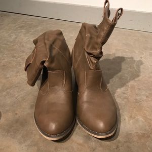 Boots size 8.5