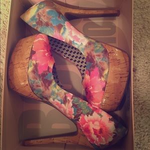 Jessica Simpson pumps