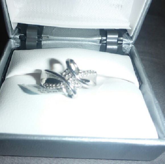 Diamond ring - Picture 2 of 4