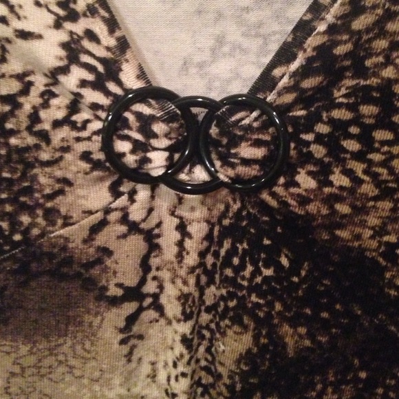 🚨SALE🚨Cute Patterned Top - Picture 2 of 4