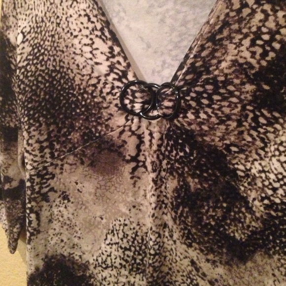 🚨SALE🚨Cute Patterned Top - Picture 3 of 4