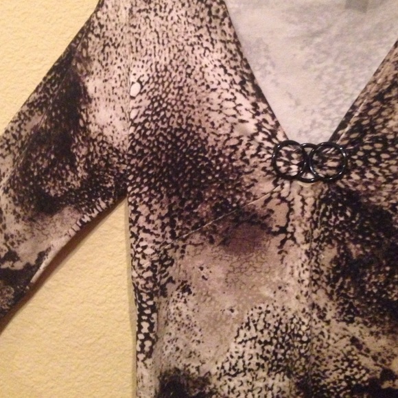 🚨SALE🚨Cute Patterned Top - Picture 4 of 4