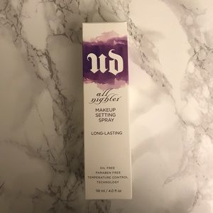 Urban Decay makeup setting spray
