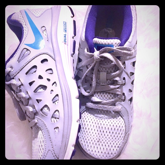 Size 7 Nike dual fusion! Non smoking home.
