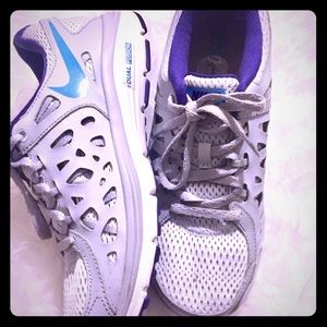 Size 7 Nike dual fusion! Non smoking home.
