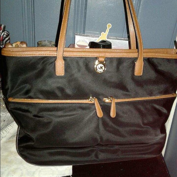 NEW Micheal kors Purse