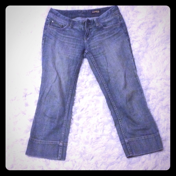 Size 2 Express Capris. Never worn!