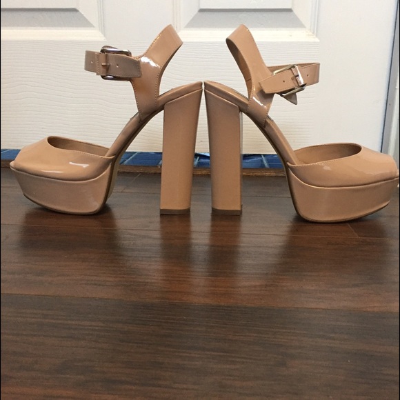 Steve Madden Peep Toe Nude Pumps