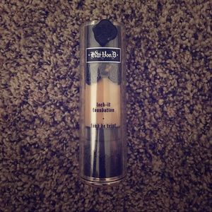 Kat Von D foundation💄