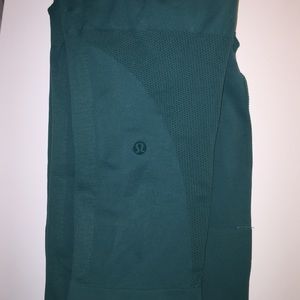 Lululemon seamless crops