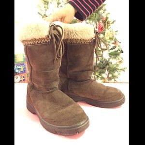 Uggs size 7. Feels more like 7.5.
