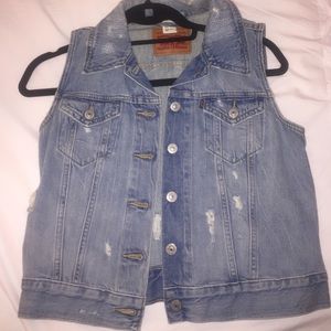 Classic Levi's denim vest