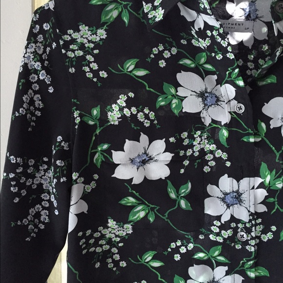 Equipment Femme Floral Printed Black Silk Blouse - Picture 2 of 4