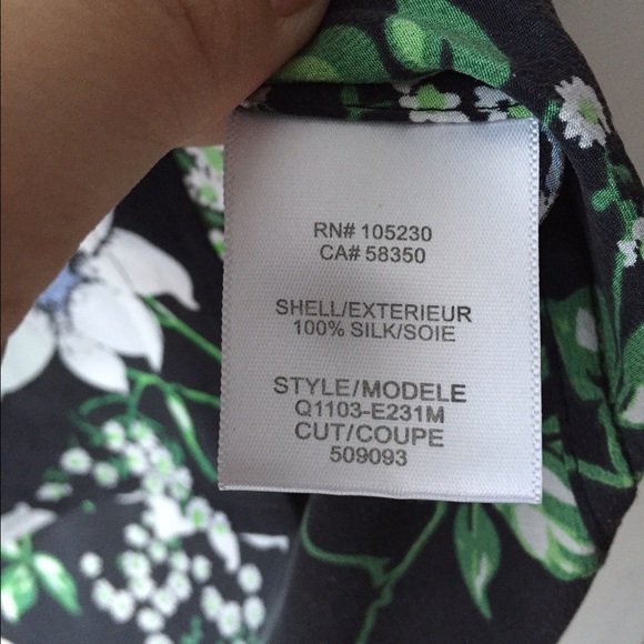 Equipment Femme Floral Printed Black Silk Blouse - Picture 4 of 4