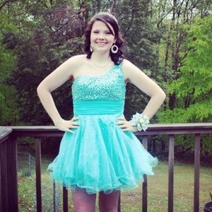 Prom (shoulder) dress