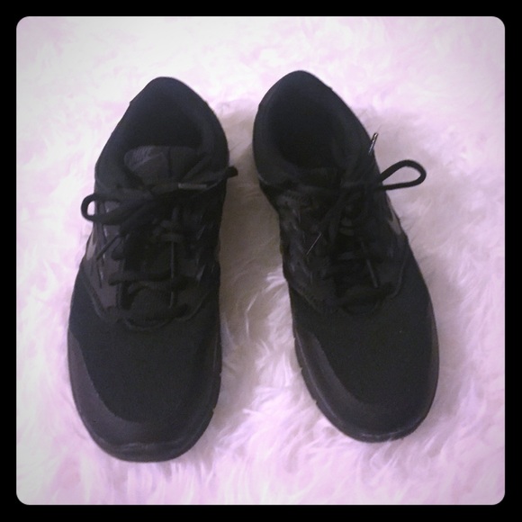 Size 8 Nike running shoes!